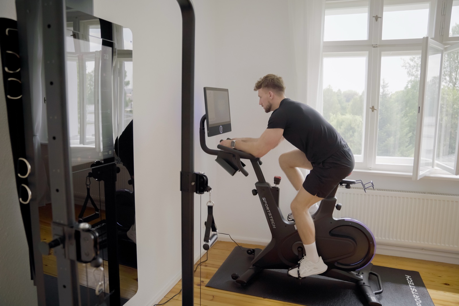 Cardio-Bereich mit Blick ins Grüne